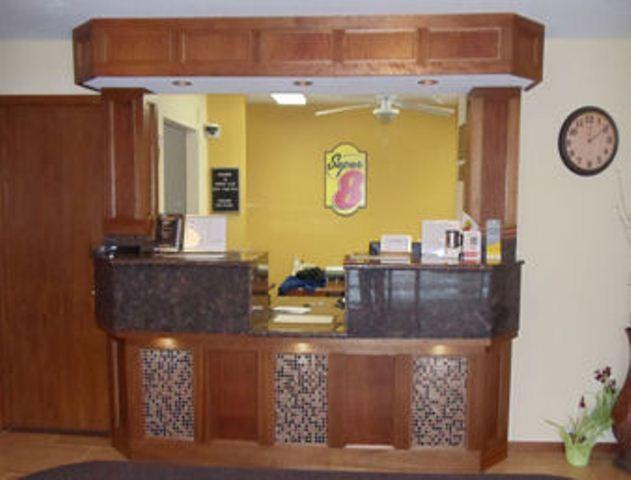 Super 8 By Wyndham Clive Ia Motel Exterior photo